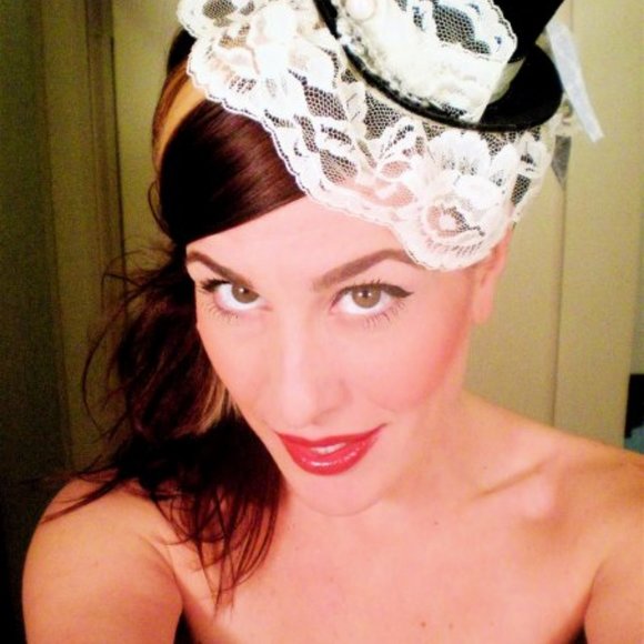 Meet your Posher, CarrieCee - Picture 1 of 2